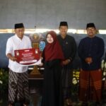 Kado Hari Santri, Pemkab Ponorogo Serahkan Bantuan Alat Kesehatan untuk Pesantren